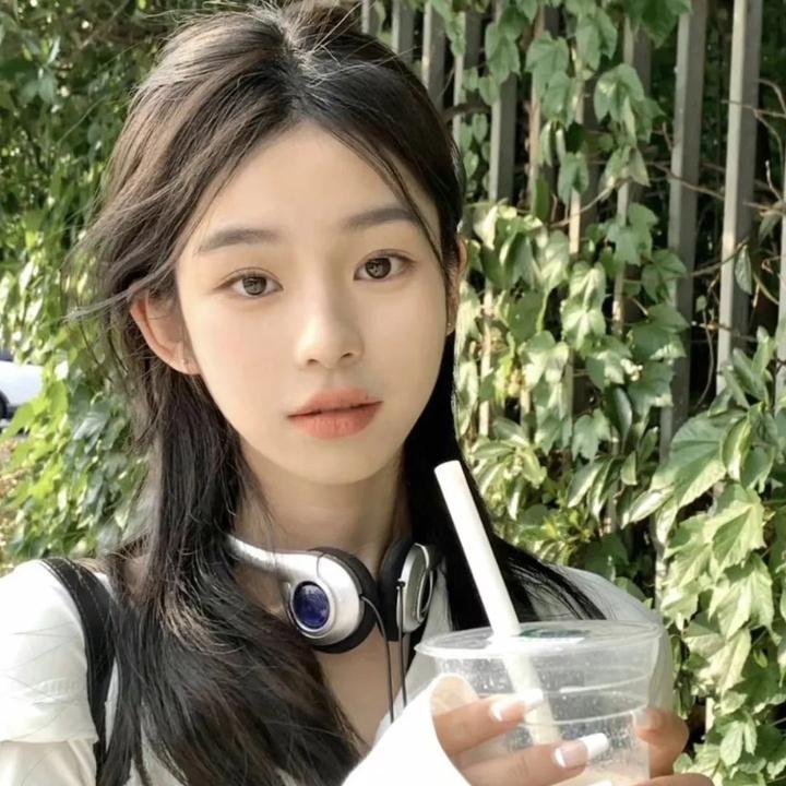 萨德侯爵夫人封面